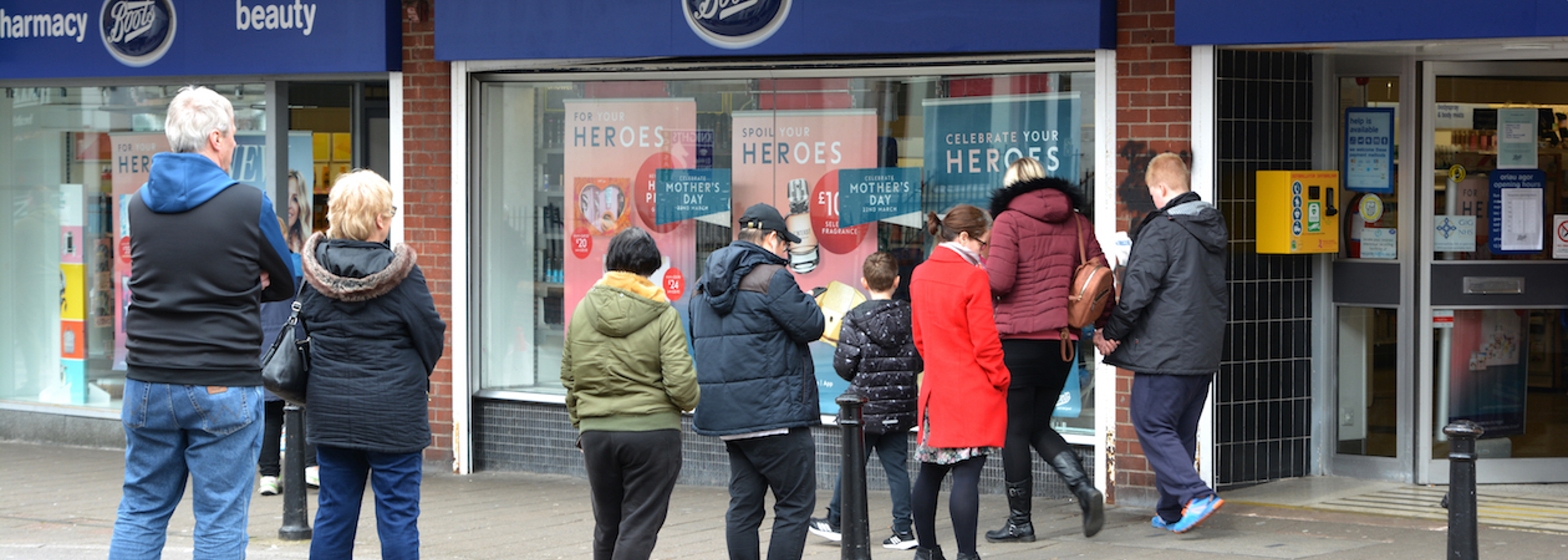 Discourse around 1m/2m distancing rule ‘has been overly politicised’